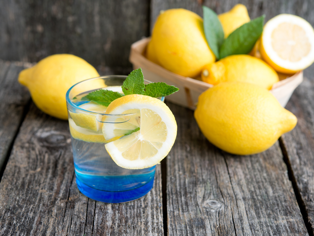 вода с лимоном 